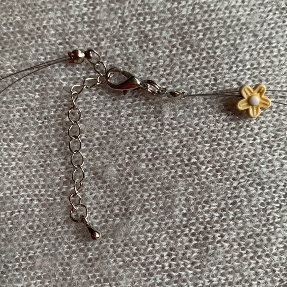 3x25$ ๐โญ๏ธ๐ Handmade - Short necklace - Yellow green beads - flowers & wire. - Picture 5 of 6